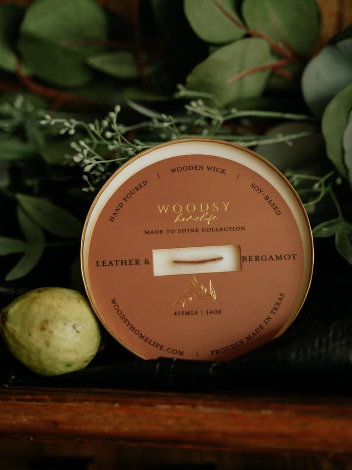 Cuir & Bergamote l Laiton Massif Bougie Pure Soja 14oz pour la vente par Woodsy Homelife