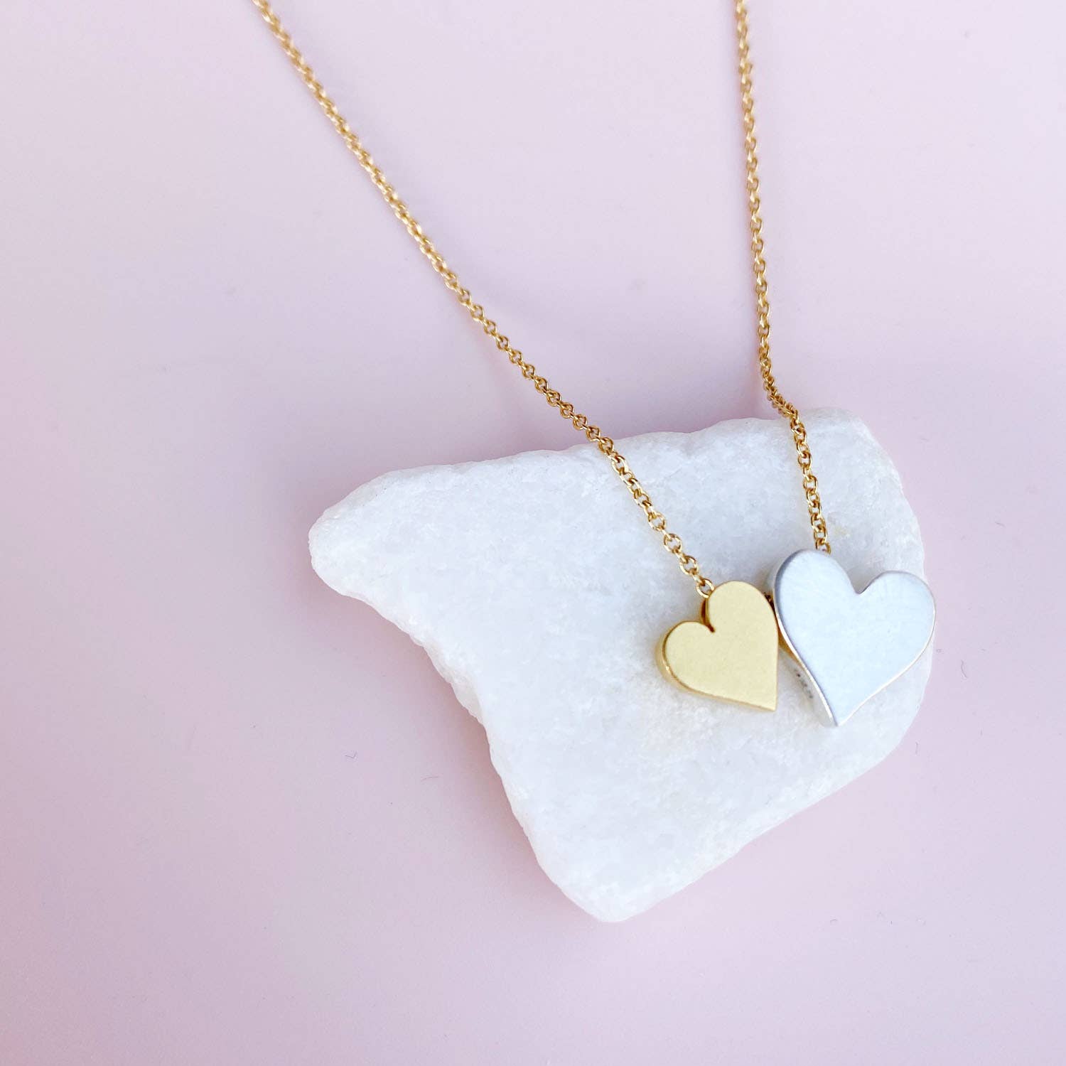 Freshie & Zero - Venta al por mayor Collares con colgantes/abalorios - Collar Dos Corazones Felices - Aniversario - plata y oro2