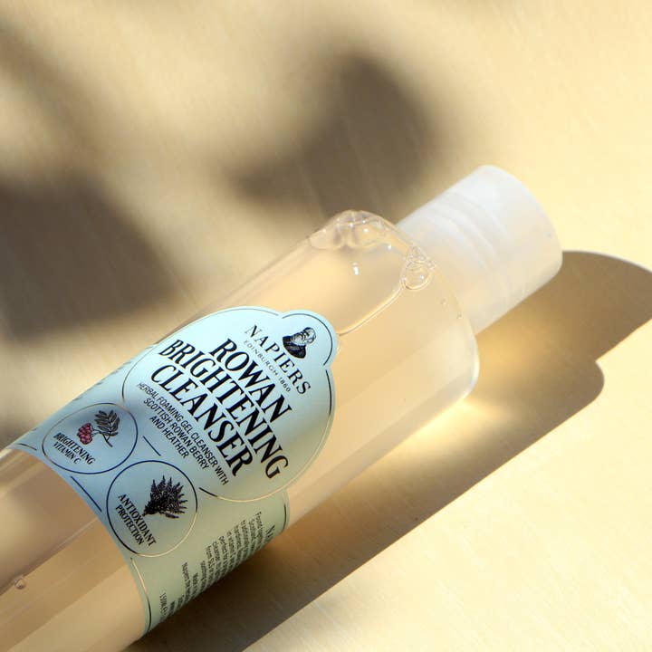 Napiers - Wholesale Facial Cleanser - Napiers Rowan Brightening Gel Cleanser4