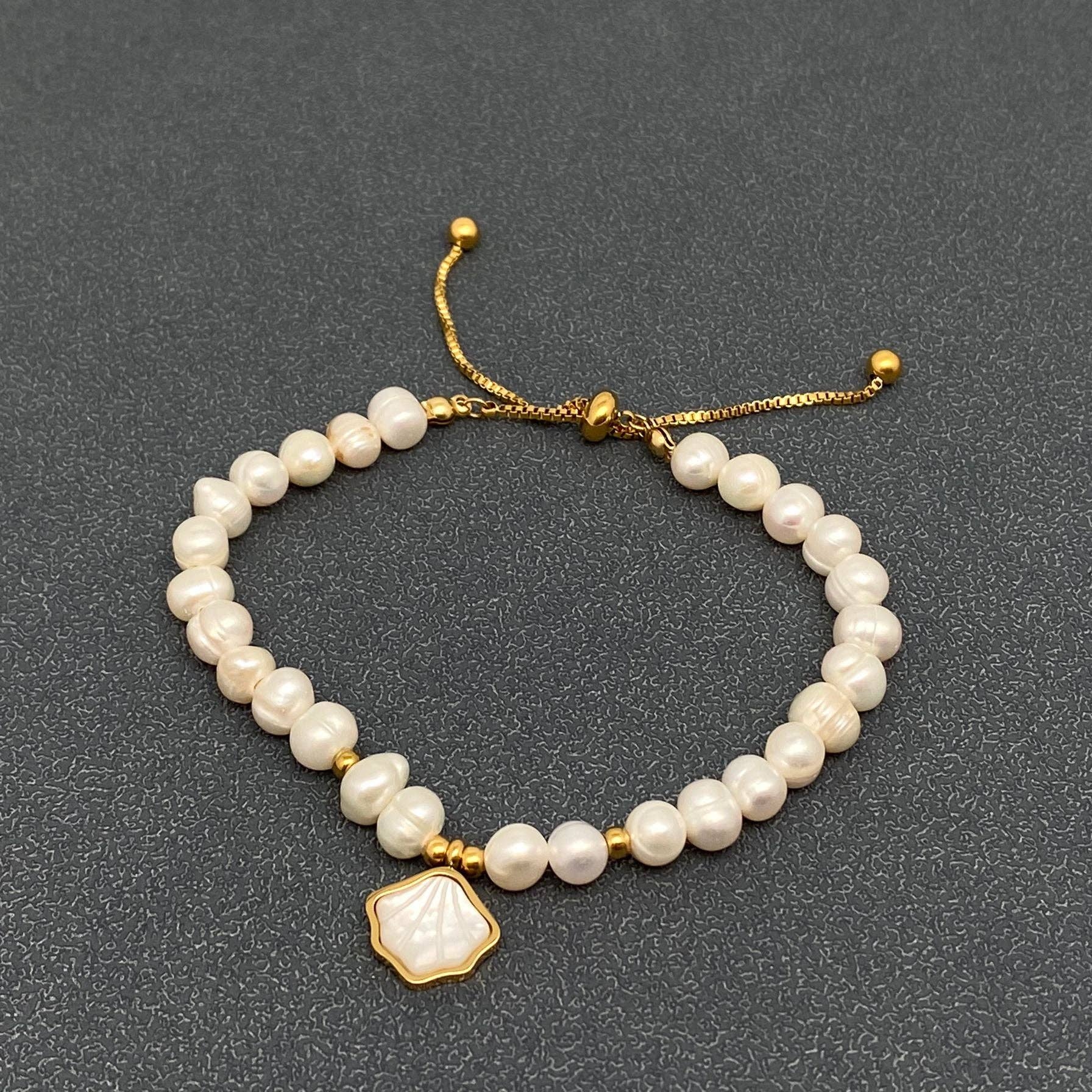 Mio Queena - Wholesale Charm/Dangle Bracelet - FGS - 18K Gold Plated Shell Charm Pearl Beaded Bracelet0
