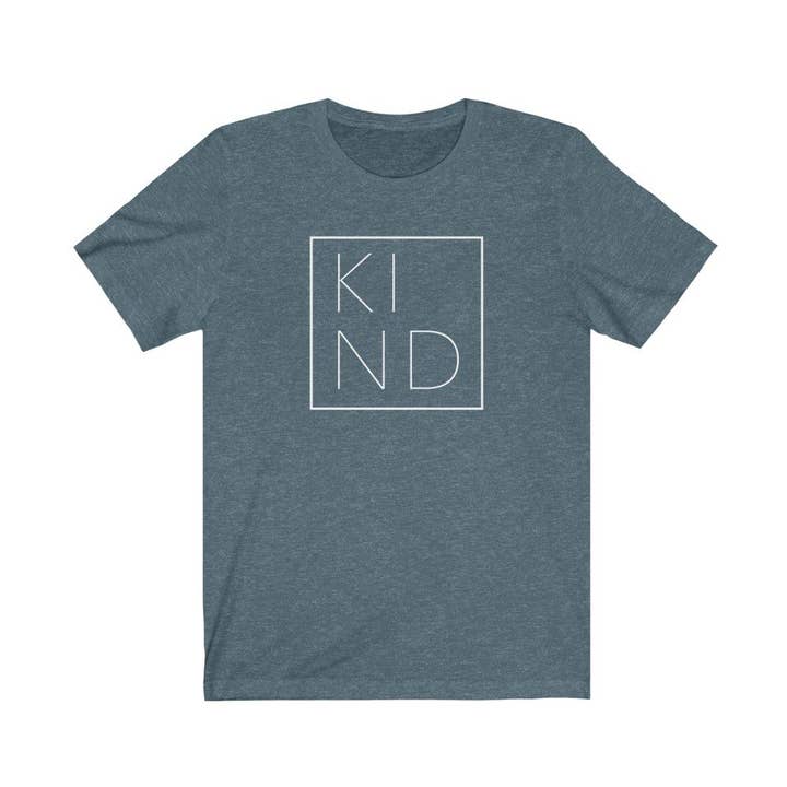 Kind in Box (weiß) — Unisex Jersey Kurzarm-T-Shirt für den Großhandel von Better Planet Studio