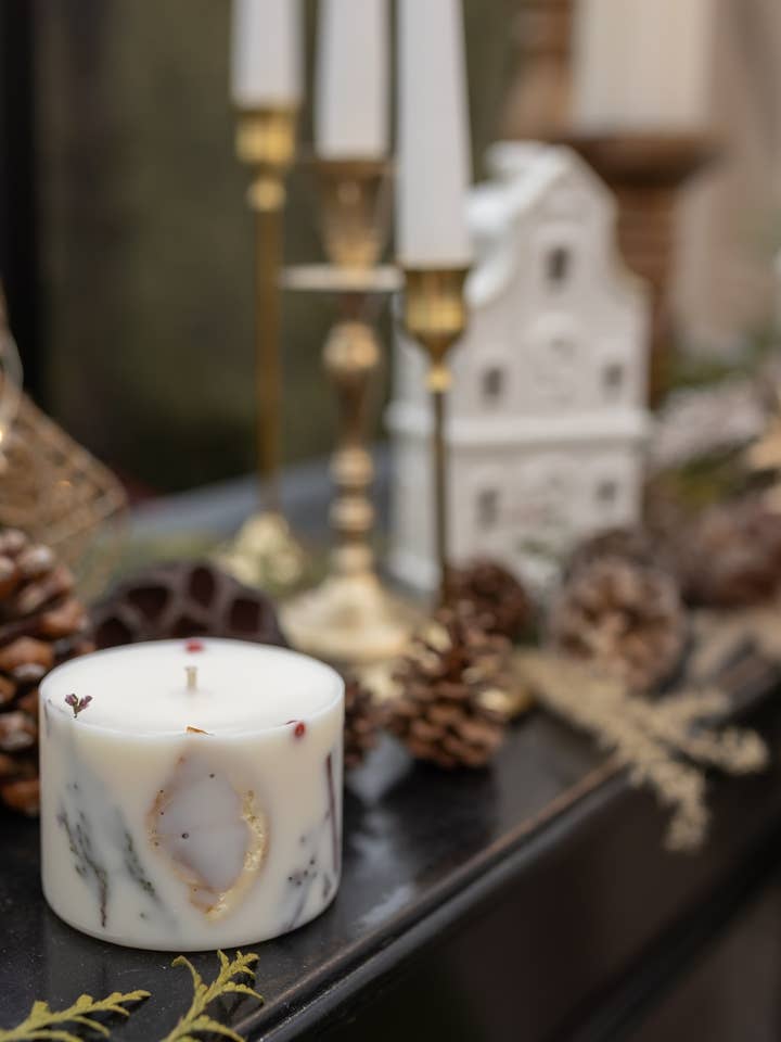 Sojawachskerze mit Duft von Weihnachtsmärchen für den Großhandel von TLCandlesLatvia