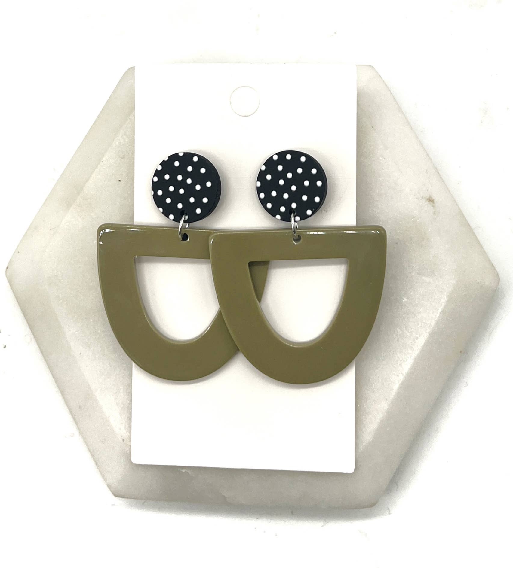 Baubles by B - Vente Boucles d'oreilles pendantes - Boucles d'oreilles en acrylique Deco à pois vert olive1