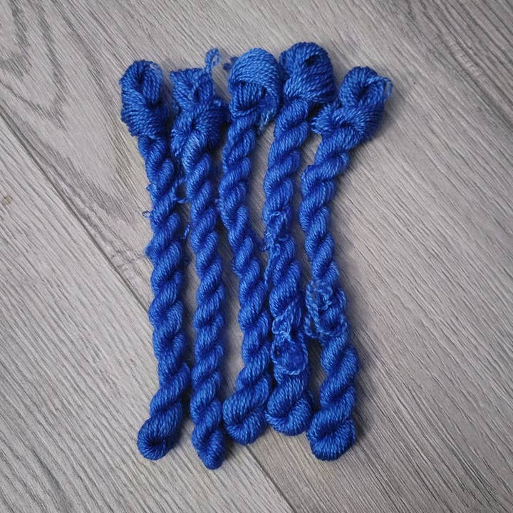 Hilo de Bordar Súper Sedoso BFL Azul para venta al por mayor de Cornbread and Honey