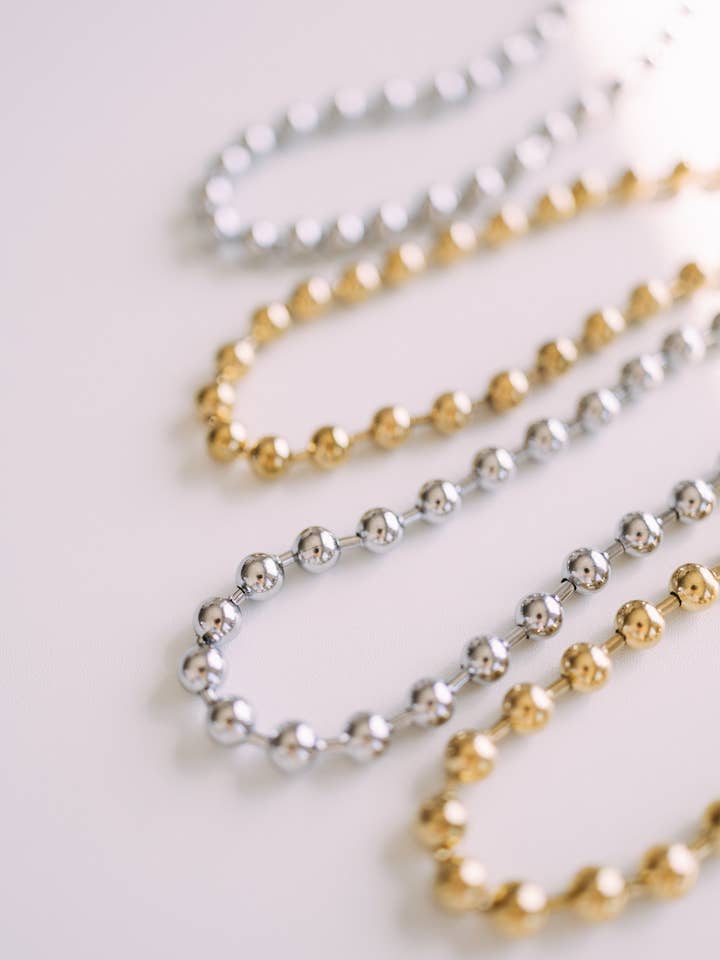 Halskette Barbara aus goldfarbenem Silber mit Perlen für den Großhandel von BELJOY