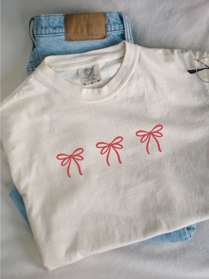 P E T I T R U E – wholesale T-shirt med logga - Dam – Broderad rosetttröja Dam Comfort Colors rosett