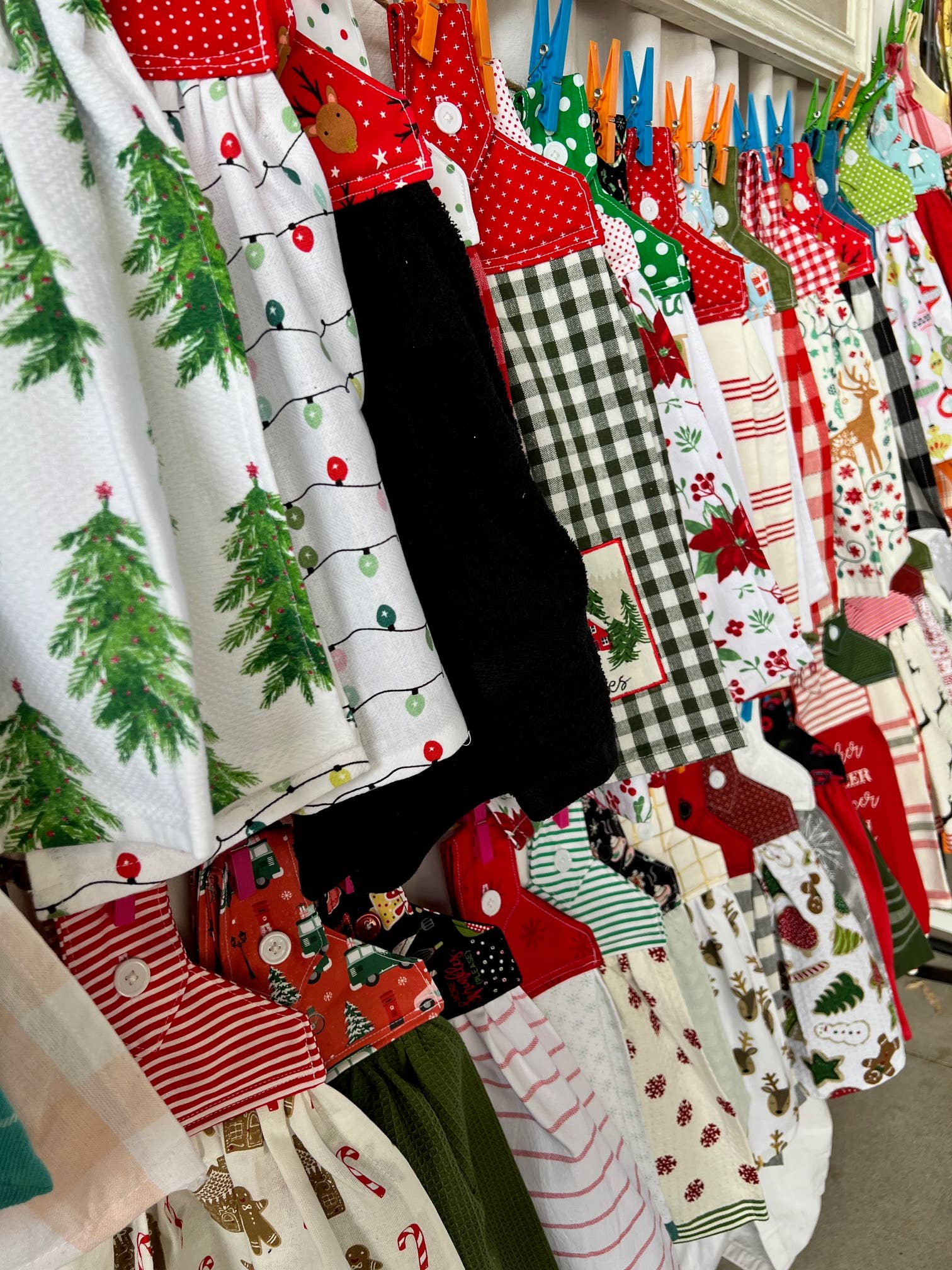 Lavishly Vintage – wholesale Tea towel – Holiday Variety Pack Button Top Hanging Kitchen Towel1