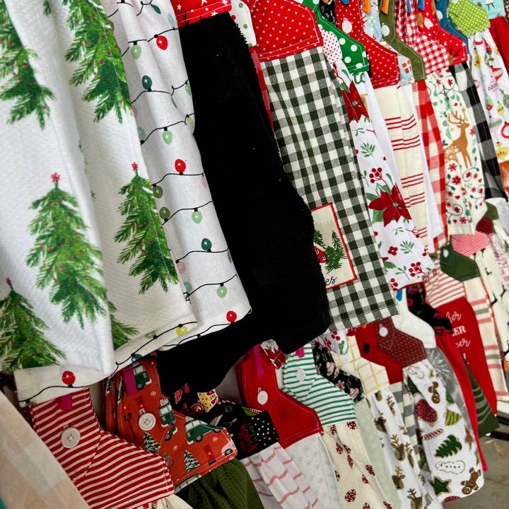 Lavishly Vintage – wholesale Tea towel – Holiday Variety Pack Button Top Hanging Kitchen Towel1