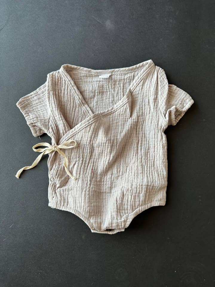 Cache-couche Snap & Tie pour bébé pour la vente par Frayed