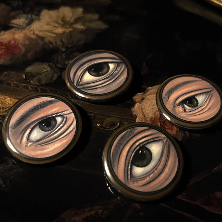 "set di pulsanti 'finestre dell'anima'" per la vendita all'ingrosso da parte di Peculiar Coffin