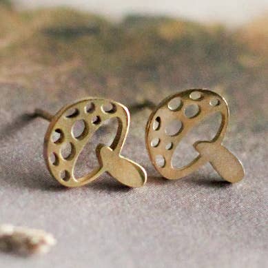 Boucles d'oreilles Mini Mushroom (dorées) pour la vente par Birch Jewellery