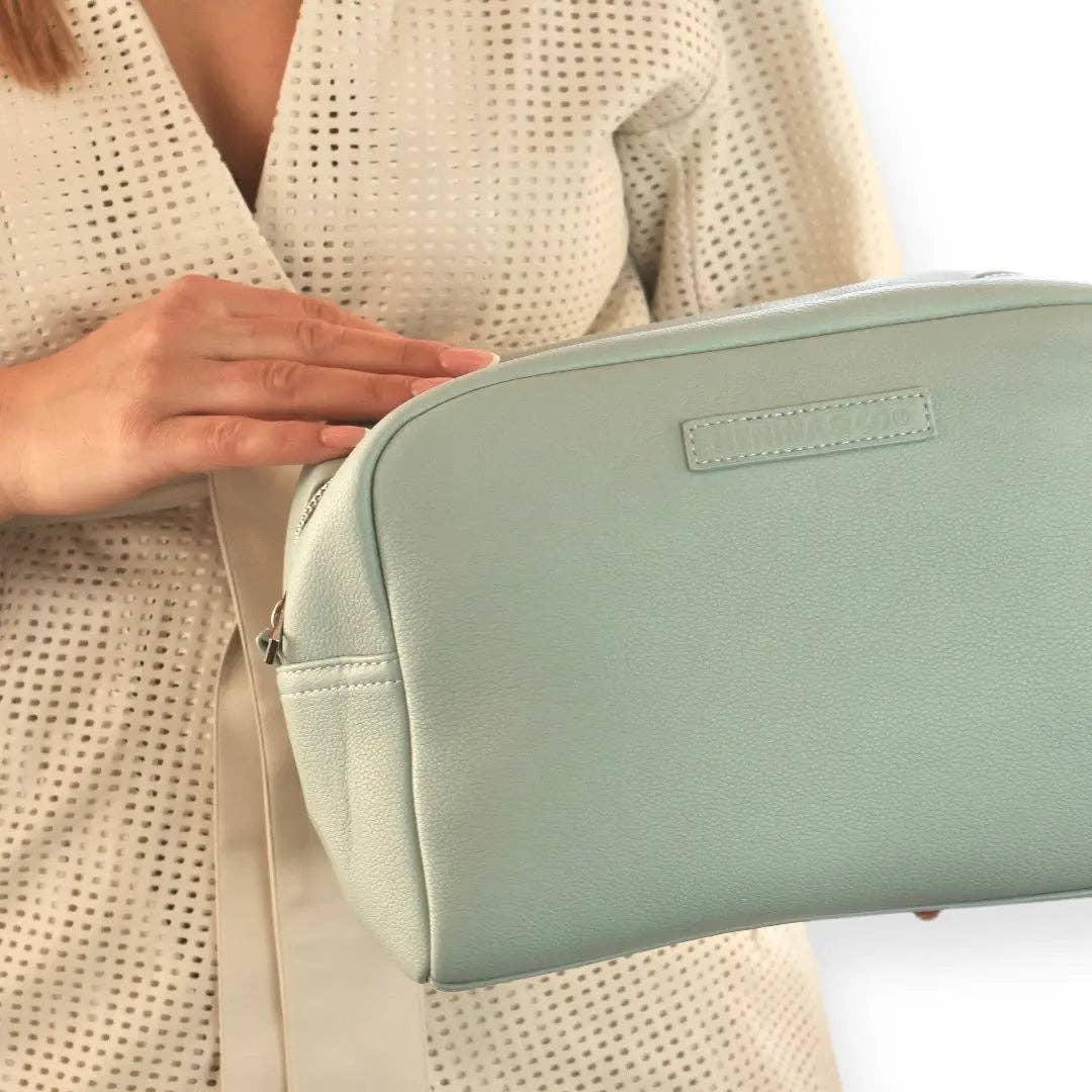 Nenina & Co – wholesale Ny mamma presentbox/set – Komplett babyfödselkit: förlossningsväska, skötmatta, necessär, dokumentficka och klassisk napp | Nenina & Co7