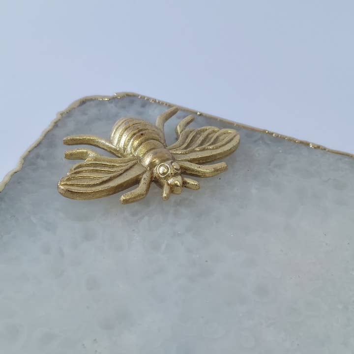 White Quartz Cheese Board with Honey Bee for wholesale by Serein Wellness