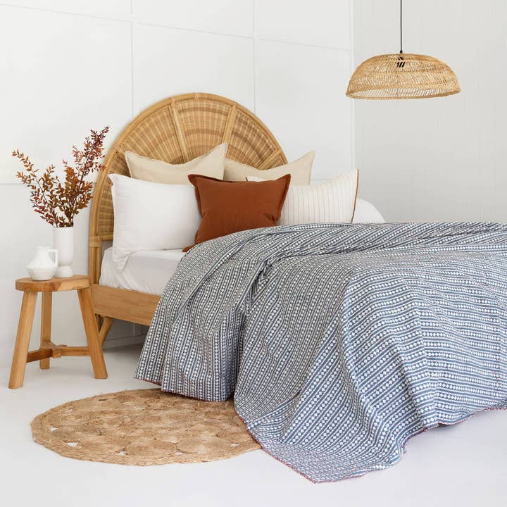 Boho-Eclectica - Vente Courtepointe - Couverture Kantha à motifs indiens blanc et bleu1