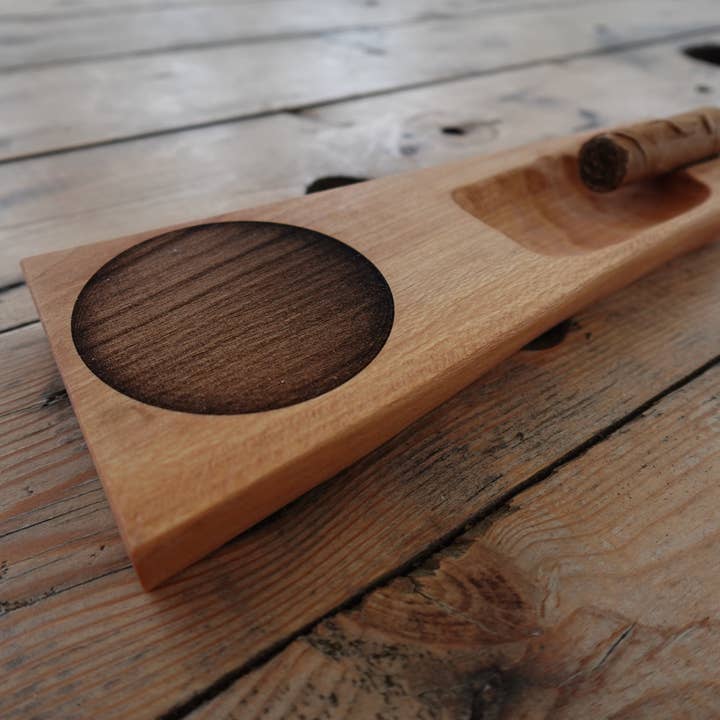 Cendrier à cigare en bois de caryer de l'Indiana 11152024H# pour la vente par The Gant Collective