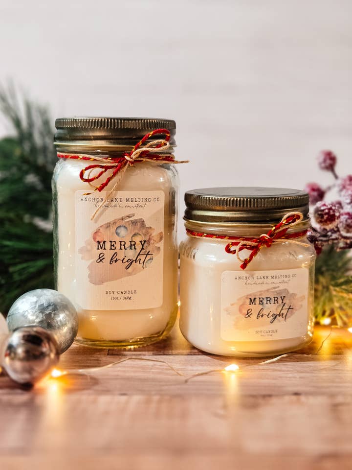 Joyeux & Lumineux – Bougie de Cidre de Vacances à la Cire de Soja | Bougie à Mèche en Bois Cannelle Agrumes pour la vente par Anchor Lake Melting Co