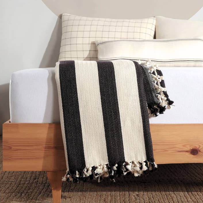 Moa - Wholesale Throw Blanket - Black Striped Cream Throw blanket & Bedspread