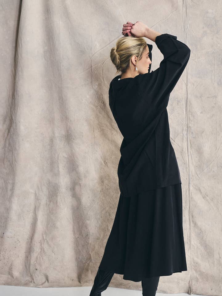 Uitlopende midirok - Gedempt zwart voor wholesale door Devlyn van Loon