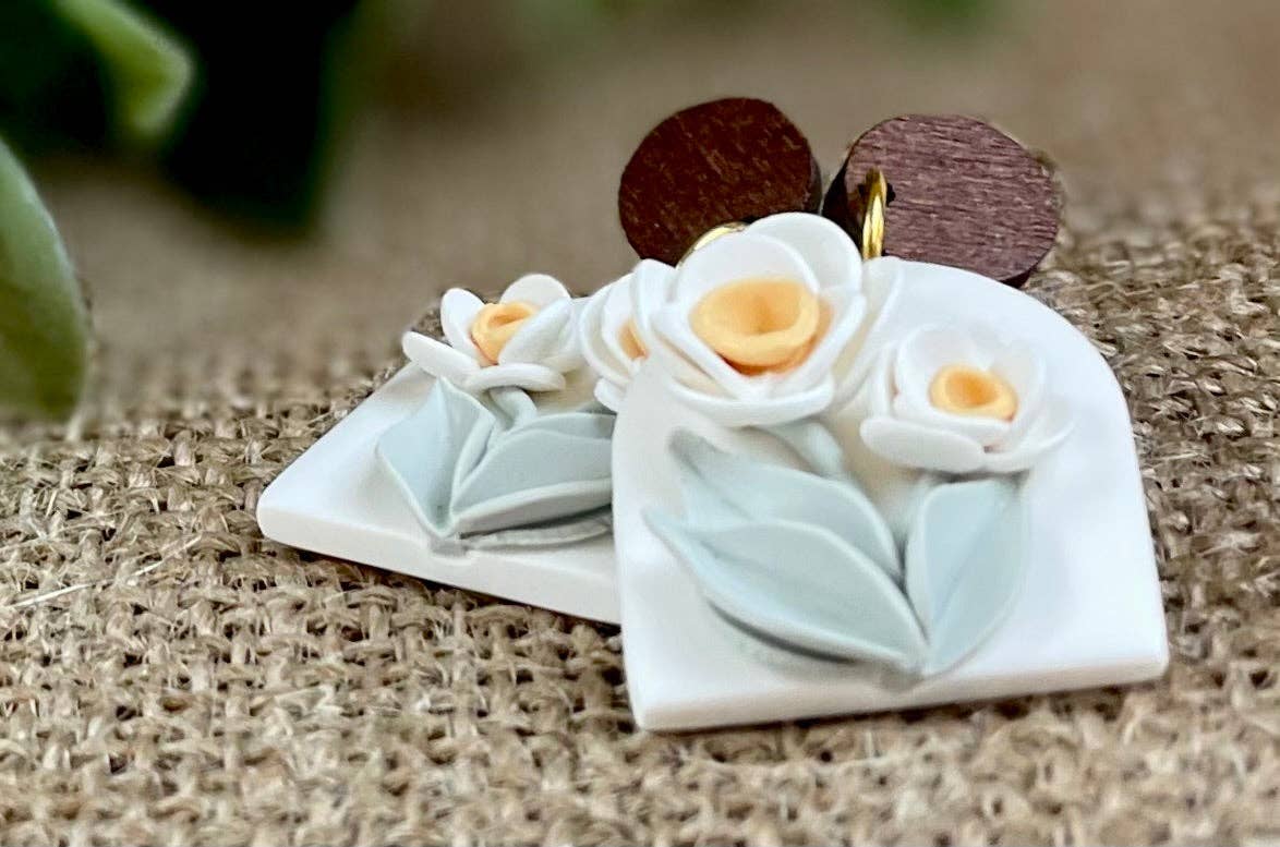 Magnolia Design Company – wholesale Dangle earrings – Daffodil Florals1