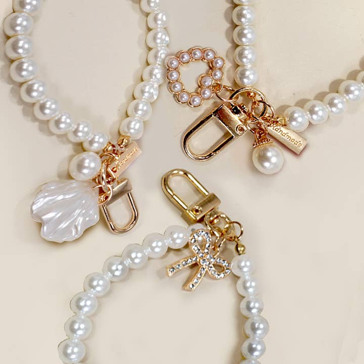 JOSSLYN by wall to wall - Wholesale Keychain Bracelet - PEARL BOW HEART SEASHELL BAG KEYCHAINS | 40KC1341