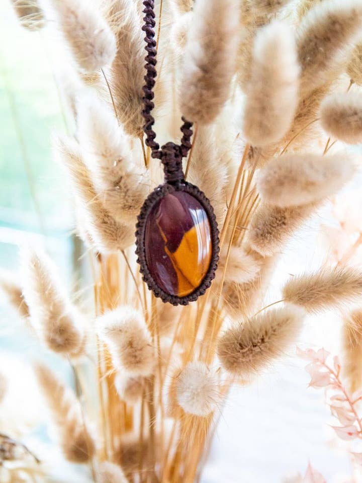 Pingente Oval Mookaite Jasper - Cordão Macramé por atacado de Meelah Collections
