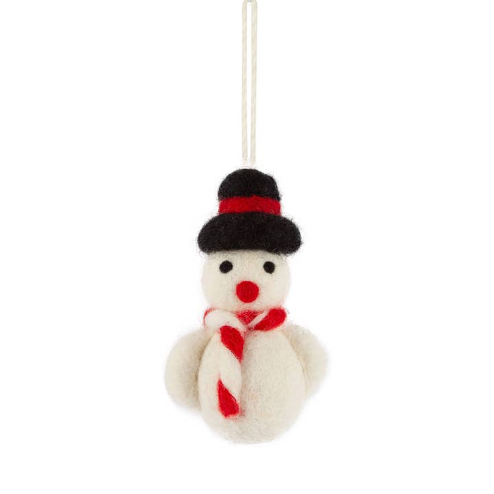 A50550 : Bonhomme de neige en feutre, écharpe rouge/blanche et chapeau noir, 4,25 pouces pour la vente par Silver Tree Home & Holiday