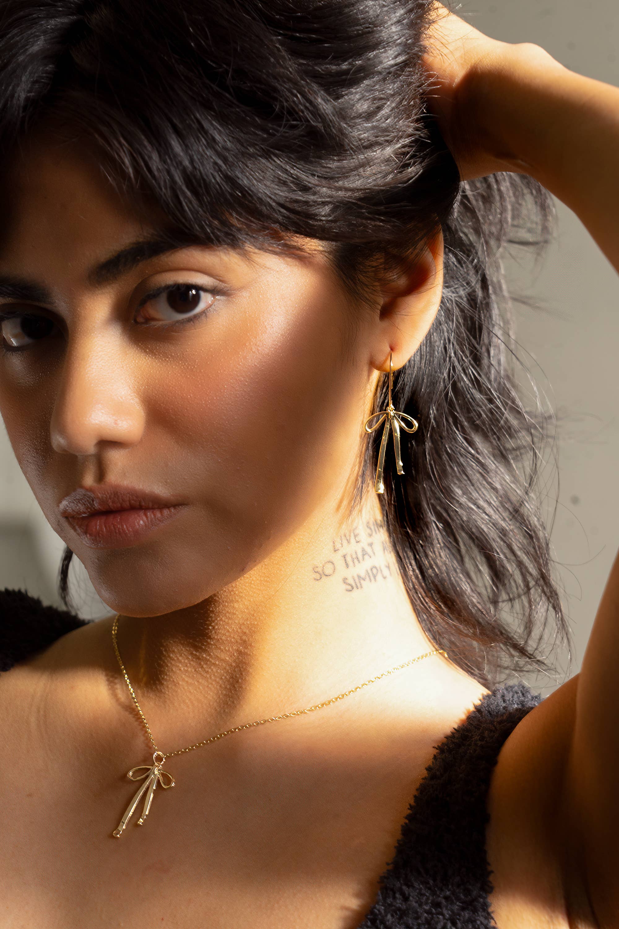 Peter and June - Vendita all'ingrosso Orecchini pendenti - Orecchini Bad to the Bow, placcati in oro 18 carati2