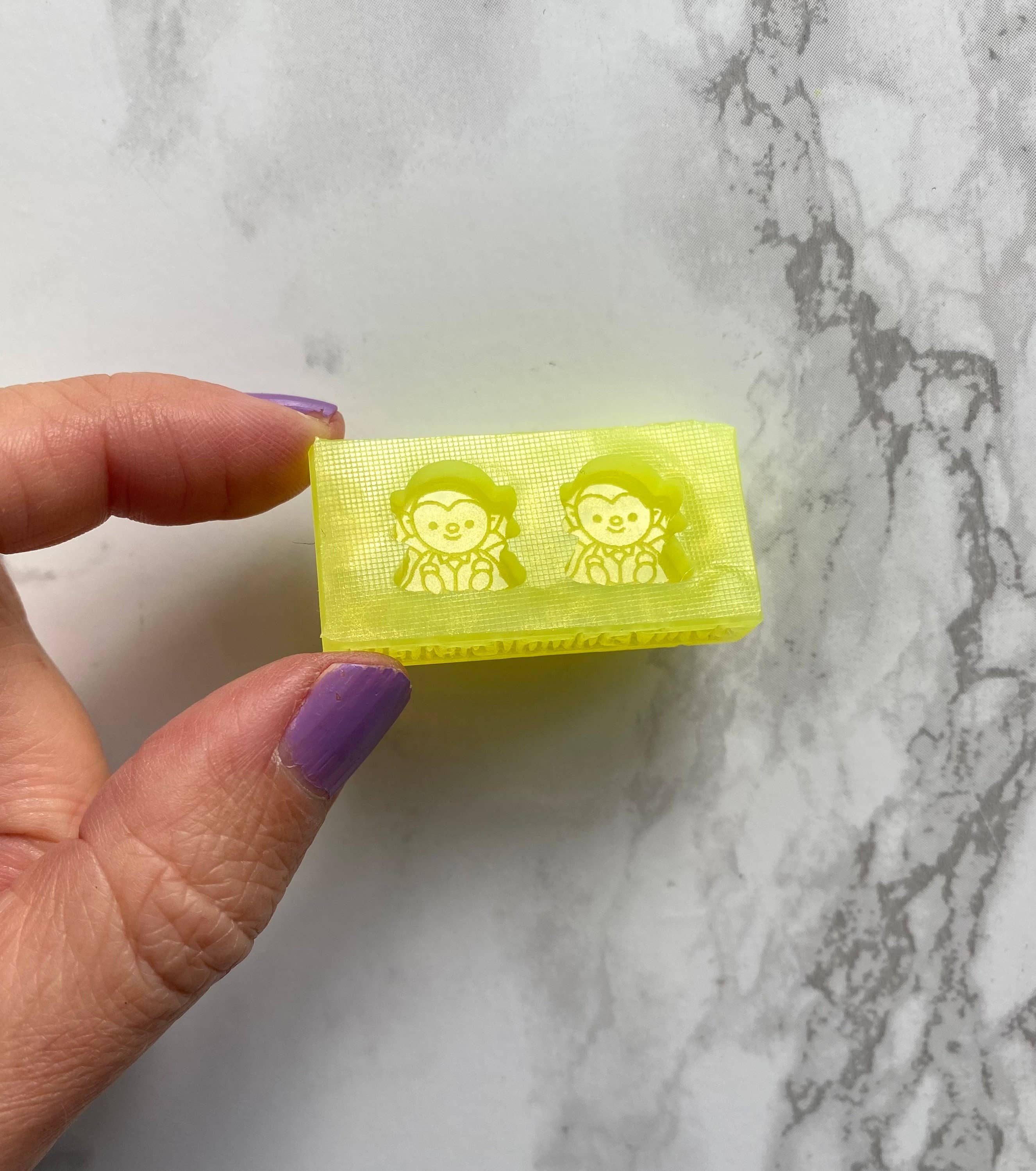 EllaRaeMouldsVinyls - Vente Matériels de bricolage - Joli vampire, boucle d'oreille à tige, moule en silicone