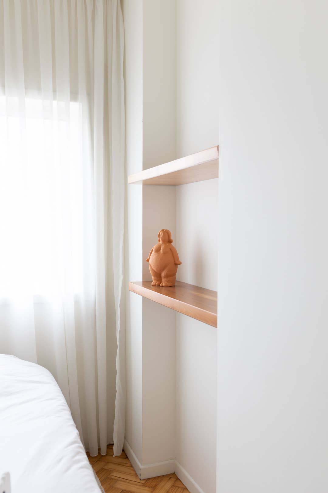 OITO Atelier - Wholesale Decorative Figurine - Woman9