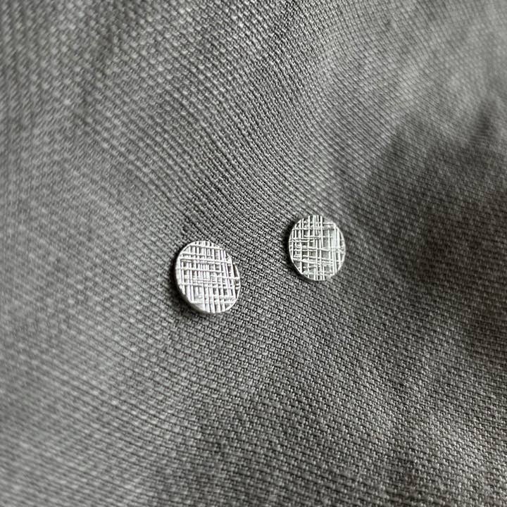 Cruzeta com Tachas | Prata por atacado de Naked Sage