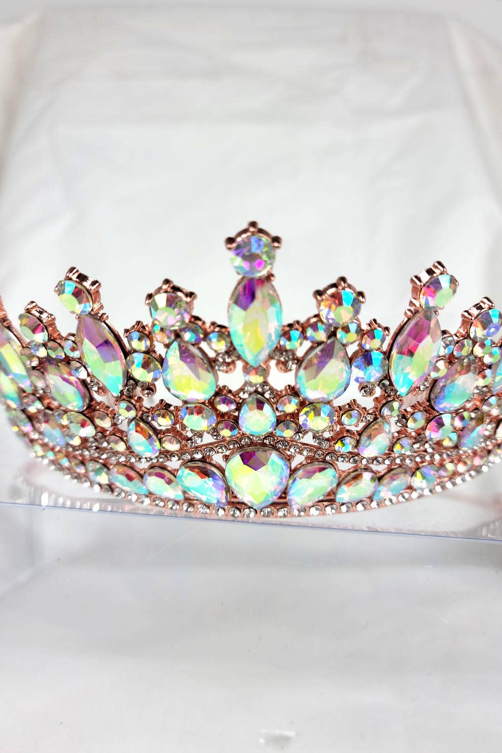 Chicas - Wholesale Tiara - Women's - One Size Fits All Tiara With Jewels HT93238