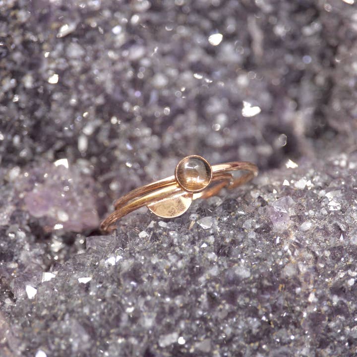 Mineral and Matter – wholesale Single stone/solitaire ring – Black Moonstone Goldfill Ring Dark Stone Gold Filled Band2