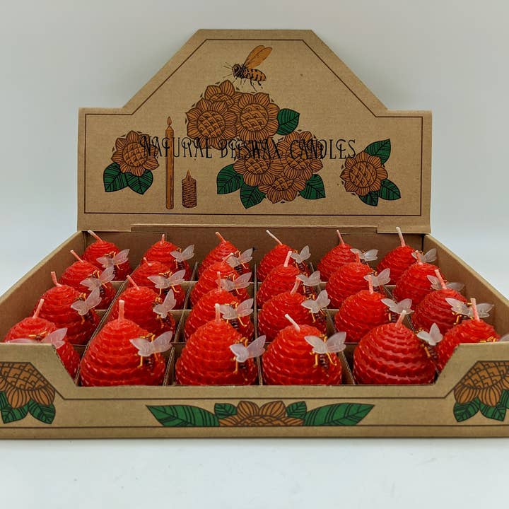 Natuurlijke bijenwaskaars rood met aardbeiengeur 24 stuks/doos voor wholesale door Green Pastures Wholesale