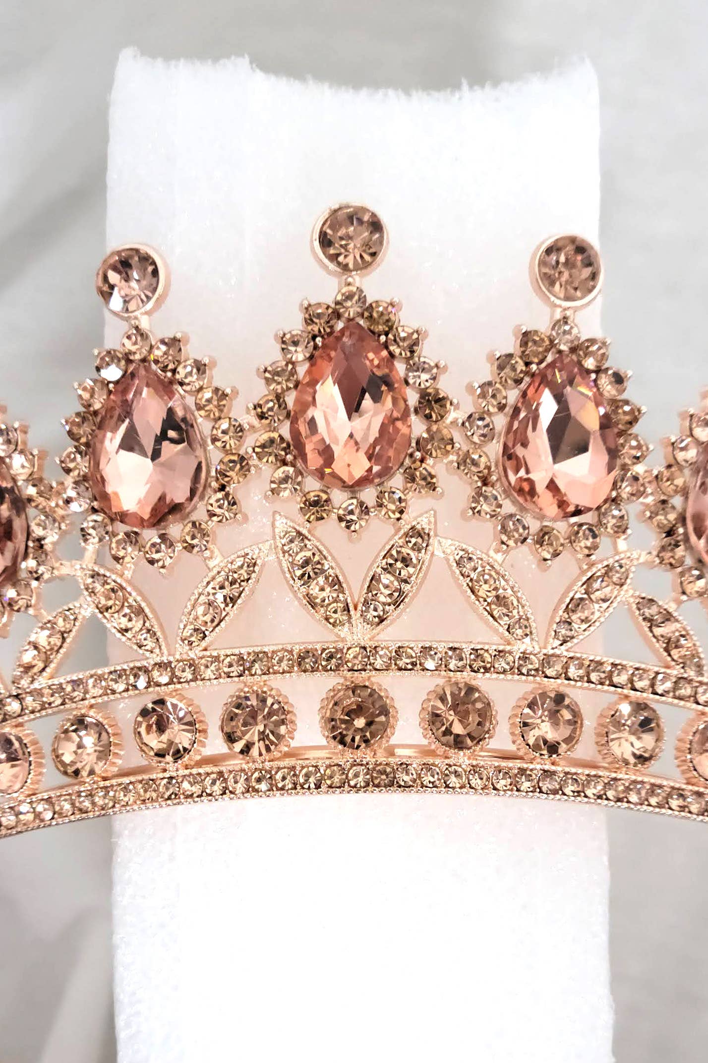 Chicas - Wholesale Tiara - Women's - One Size Fits All Metal Tiara With Jewel Rhinestones HT879-37