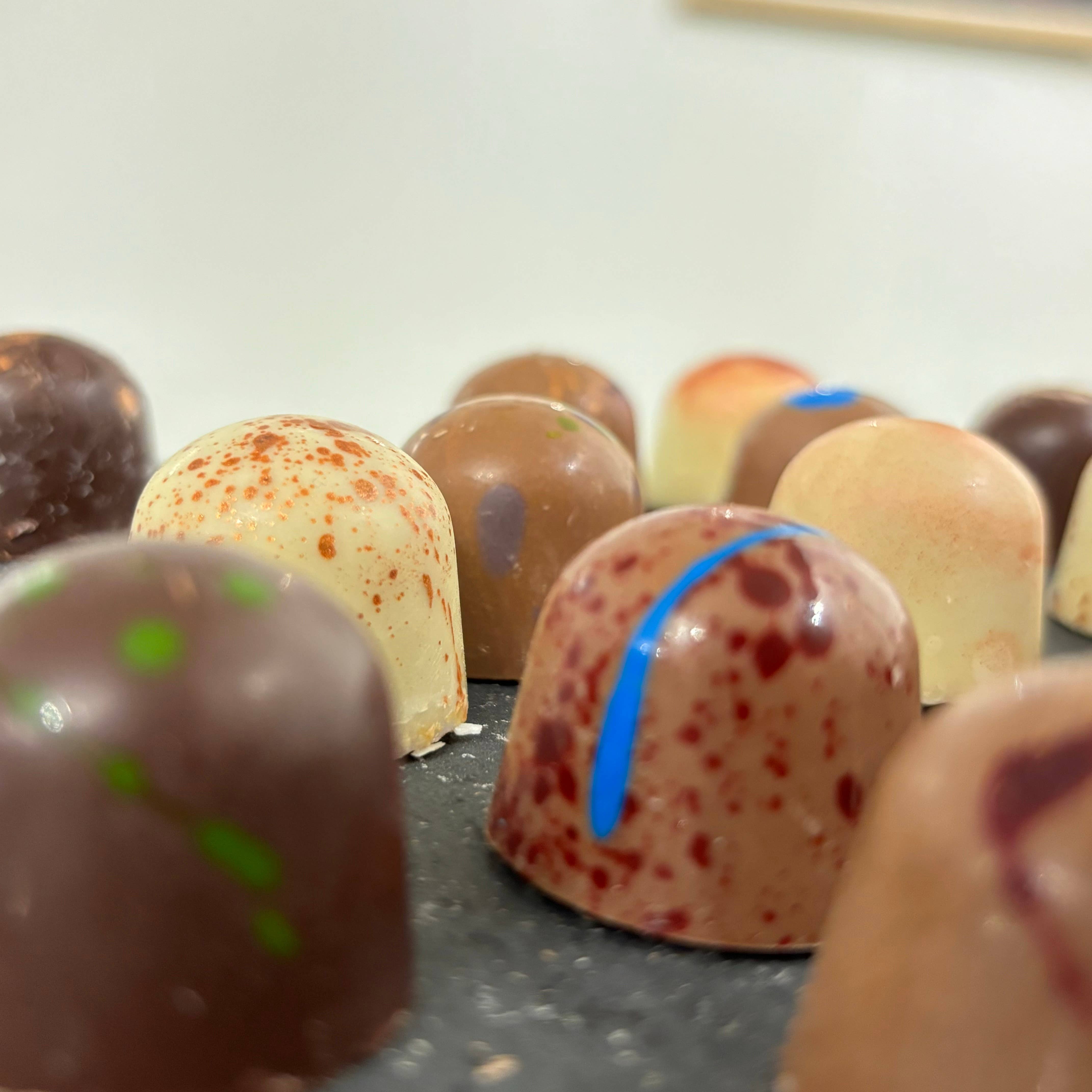 Les Douceurs de Louis - Wholesale Chocolate Box - Filled chocolates in a box or box: 4 sizes available3