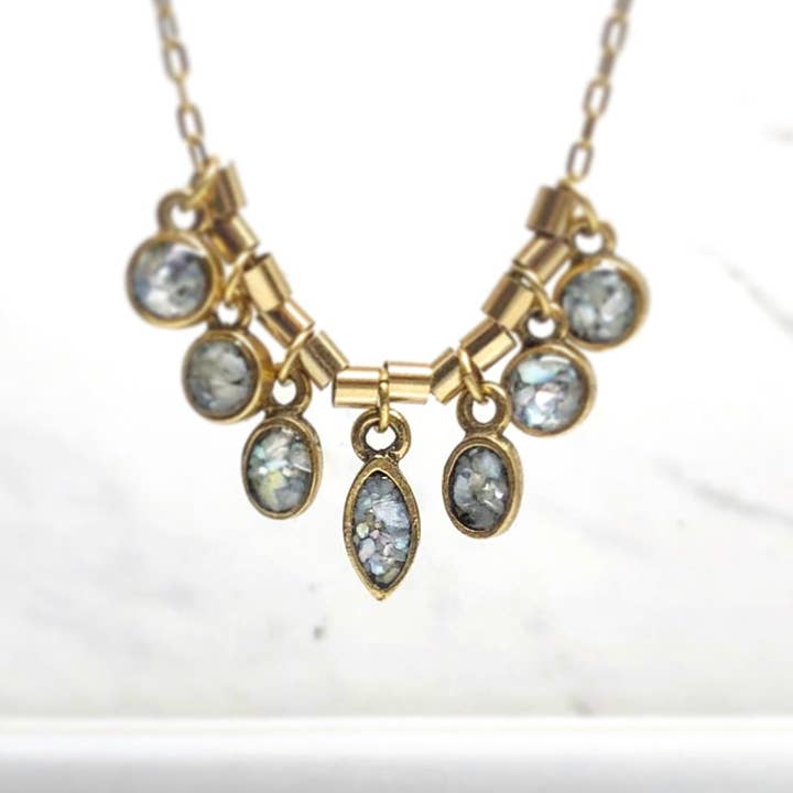 Collana in madreperla mini 7 pietre per la vendita all'ingrosso da parte di June & Simple - by Hadas Kol