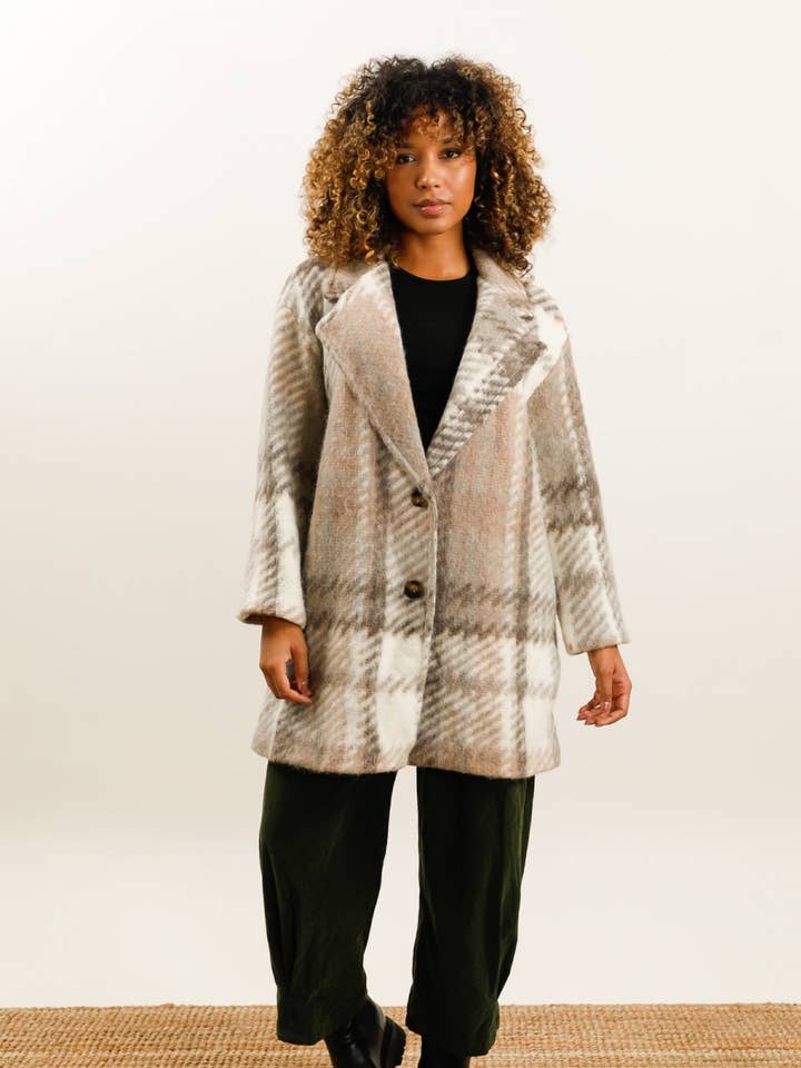Tartan pattern coat 60846 70% wool 30% polyester for wholesale by la maison des fibres naturelles