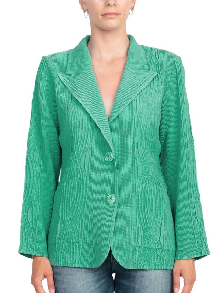 Veste texturée unie à col cranté, manches longues et fermeture à 2 boutons. pour la vente par Immediate Apparel