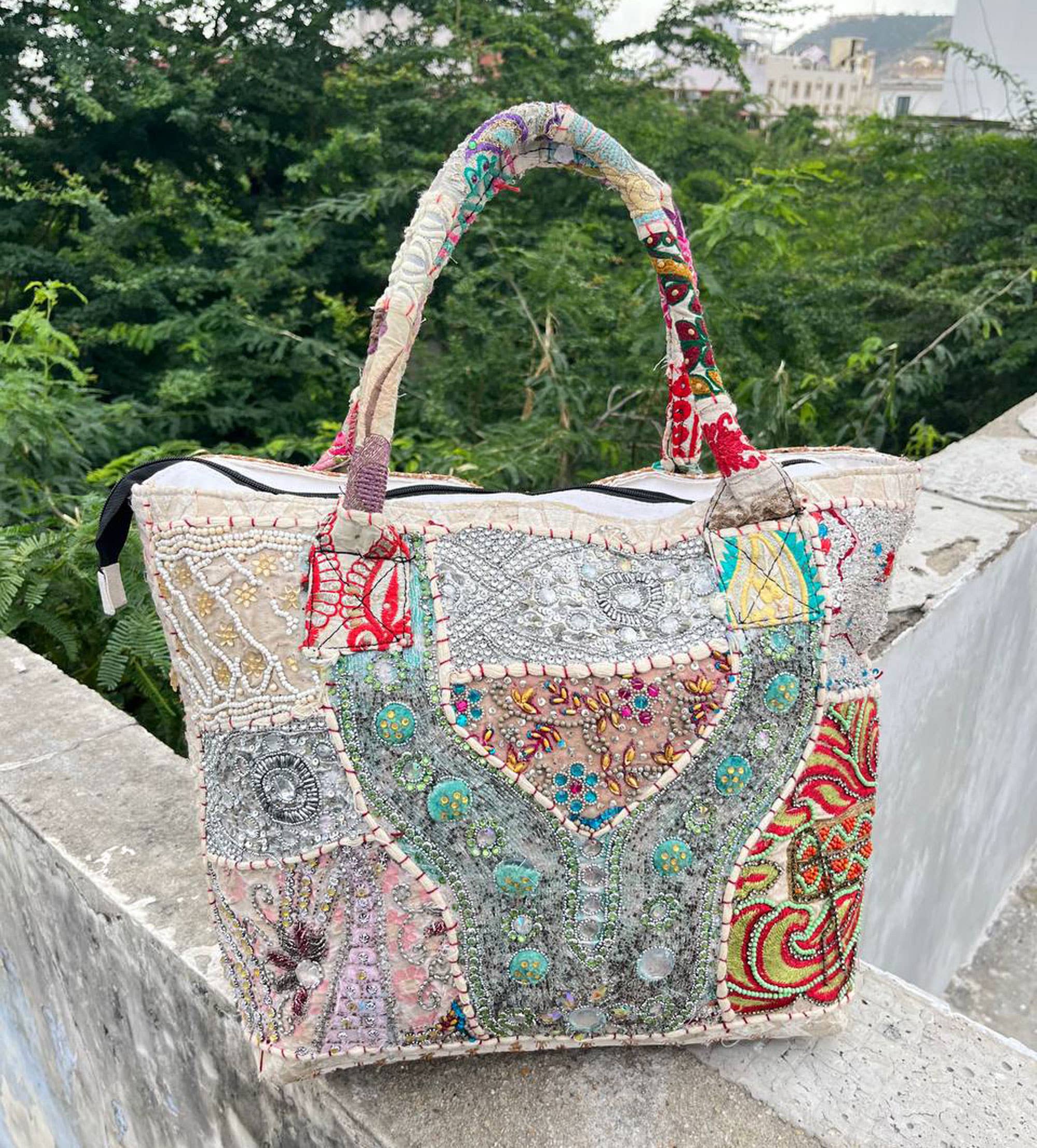 GYPSY STUDIO – Bolsa de ombro – Mulher por atacado – Saco de Ombro Médio com Trabalho de Fios Zari, Trabalho de Missangas e Khambaadiya3