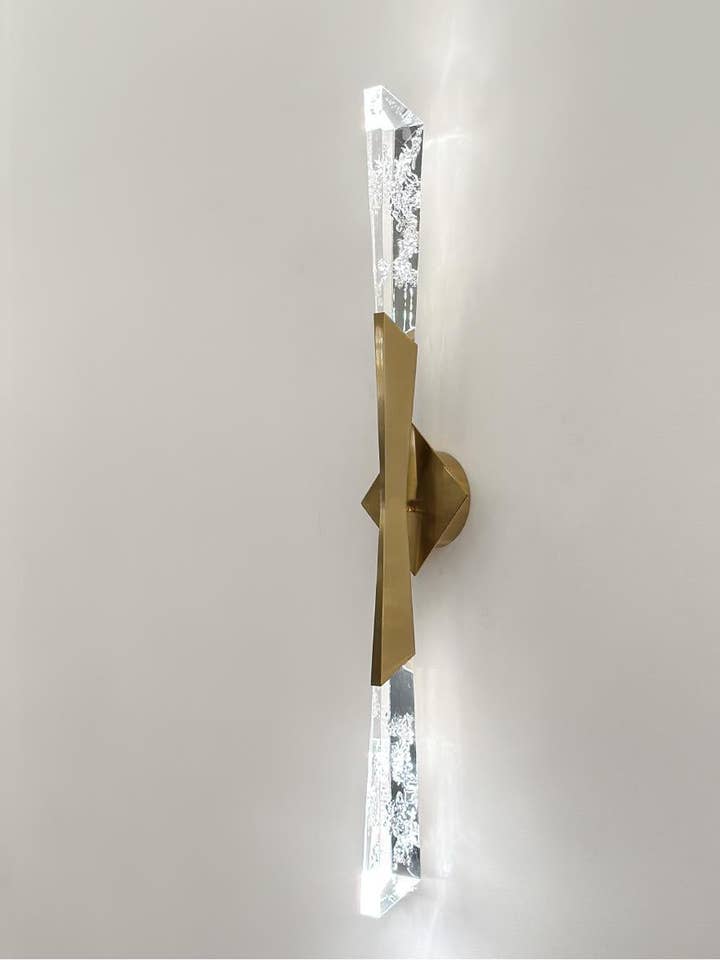 Suriname Kristal Acryl Antieke Enkele Led Wandlamp voor wholesale door HEKA LIGHTING & TRADING LTD