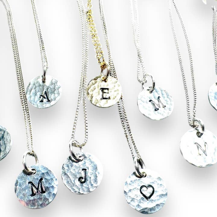 Sterling sølv indledende halskæde for engroshandel hos Janine’s Jewelry Design