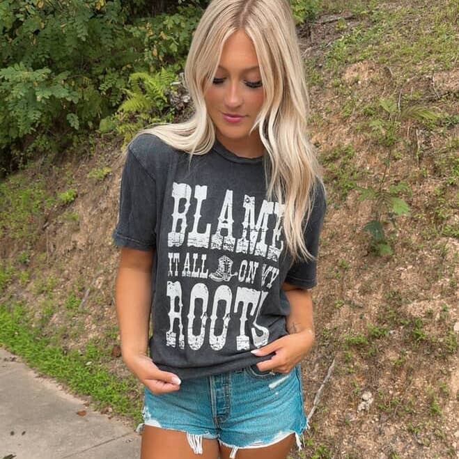 Vintage-tvätt | Skyll på mina rötter | Cowgirl | Mjuktvättad t-shirt för wholesale av The American Honey