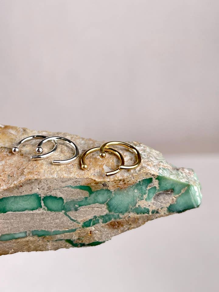 Auf Bestellung gefertigt — Minimalistische Reifen in Silber und Gold *Live Your Life-Kollektion für den Großhandel von Nordic Pine