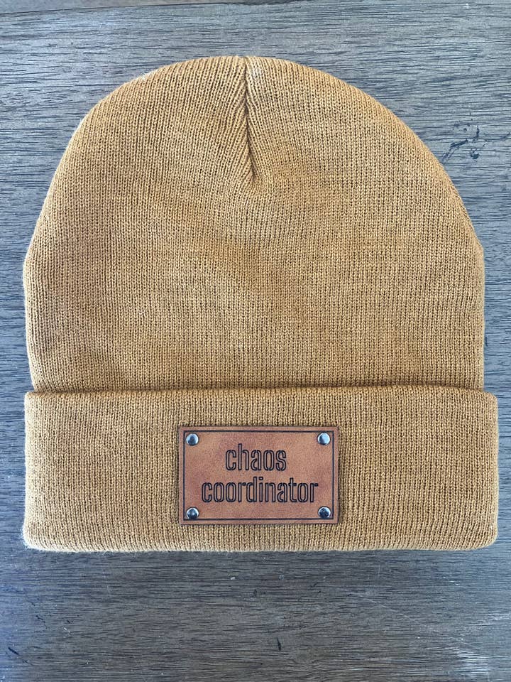 Kaoskoordinator Beanie Unisex Sjov Humoristisk Hat for engroshandel hos Flow Art Studios