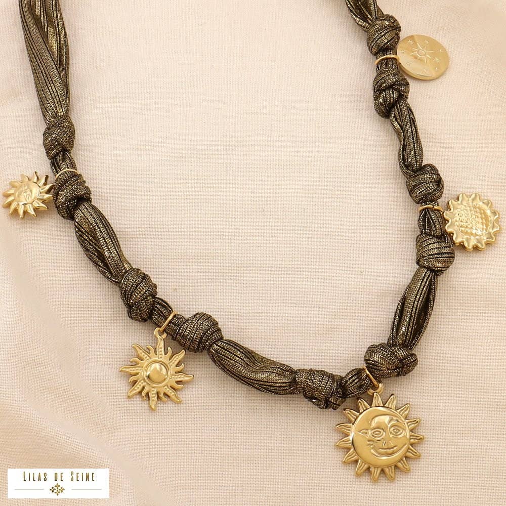 Lilas de Seine – wholesale Hänge-/berlockhalsband – Astralhalsband i rostfritt stål med knutna tygberlocker 01245814