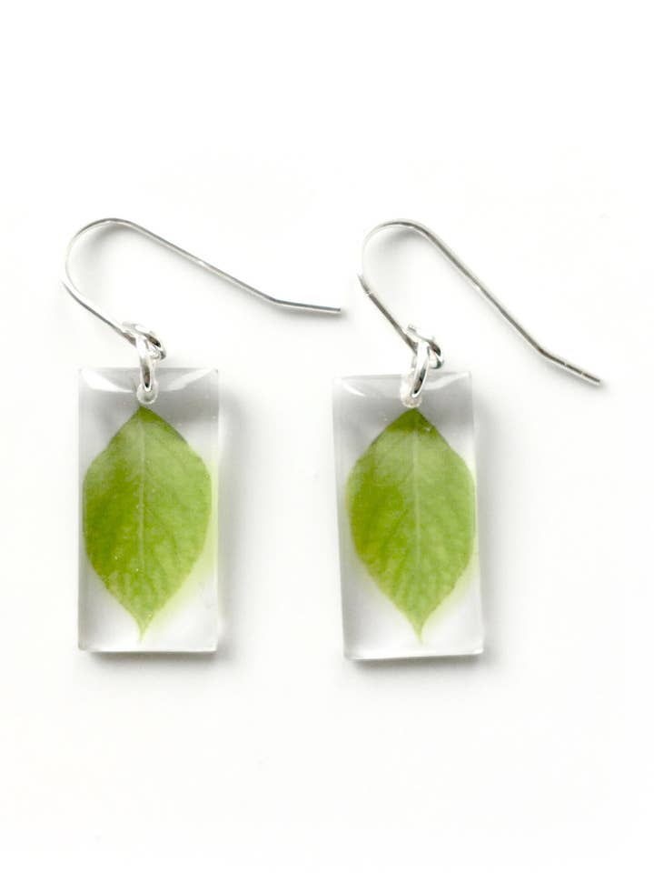 Oorbellen met klein blad voor wholesale door Black Drop Designs