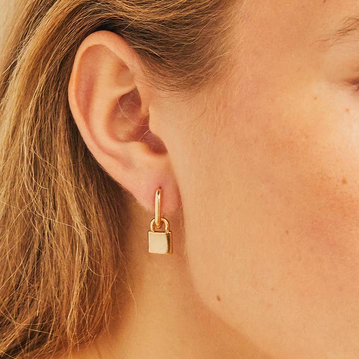 Foxy Originals - Vente Boucles d'oreilles pendantes - Boucles d'oreilles créoles Huggie avec cadenas | Bijoux cadenas2