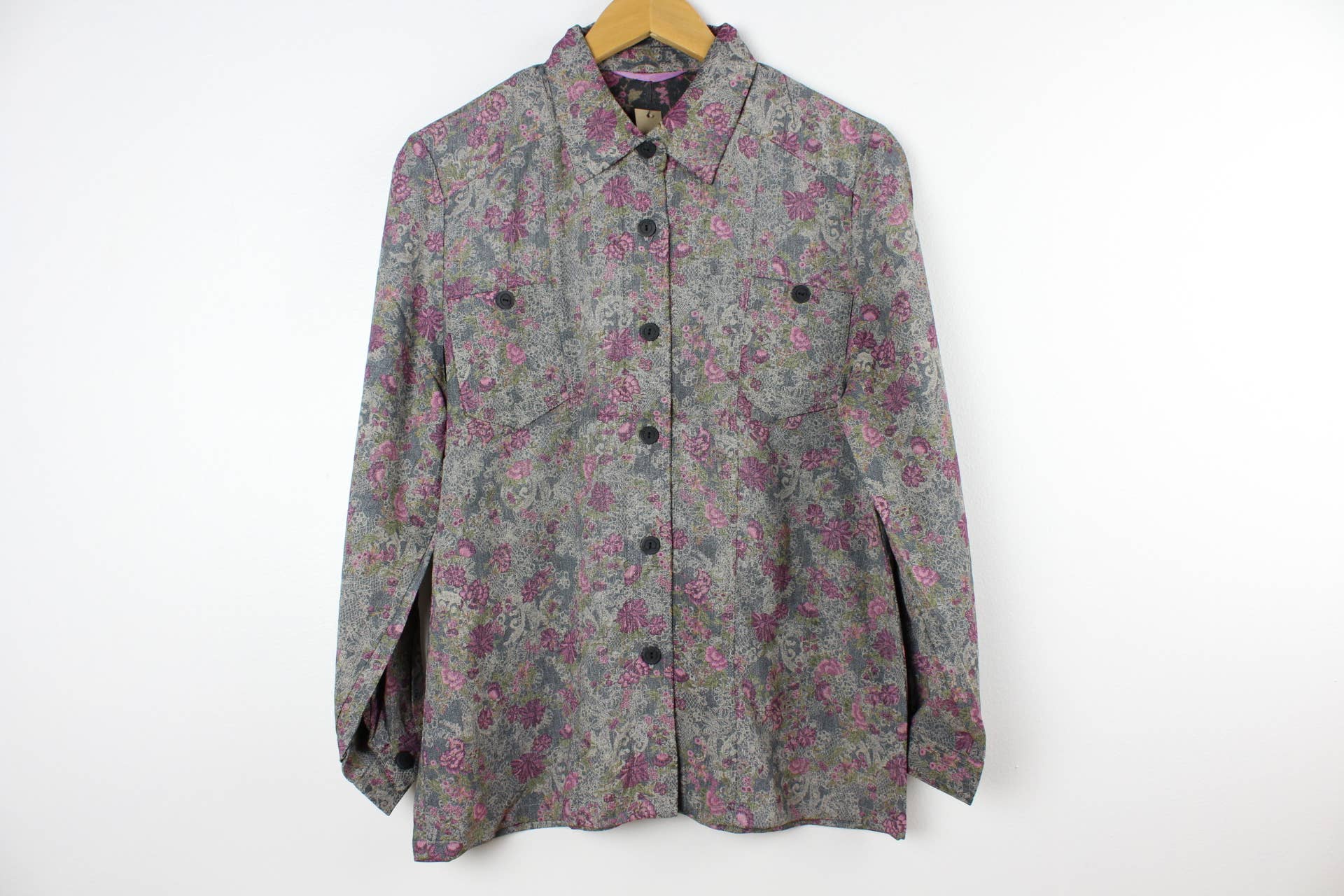 Sun's Out! - Vendita all'ingrosso Camicetta - Donna - Blusa a maniche lunghe con bottoni di seconda mano - Originale28