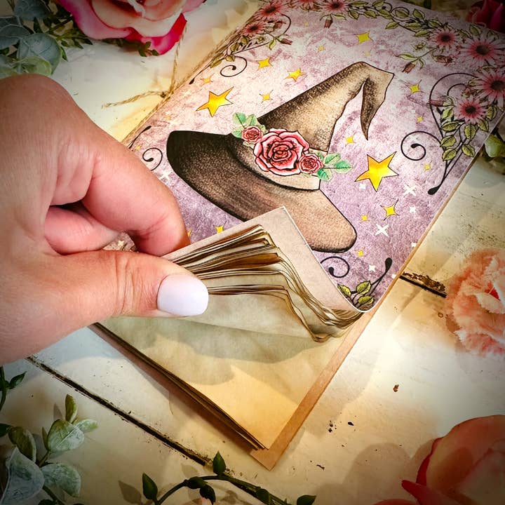 NOMAD Moon Magic - Vendita all'ingrosso Diari/agende - Diario fatto a mano di ispirazione vintage, design con cappello viola stregato2