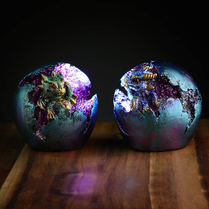 Puckator Ltd - Wholesale Ornament - Baby Dragon LED Geode Hatching Dragon Egg